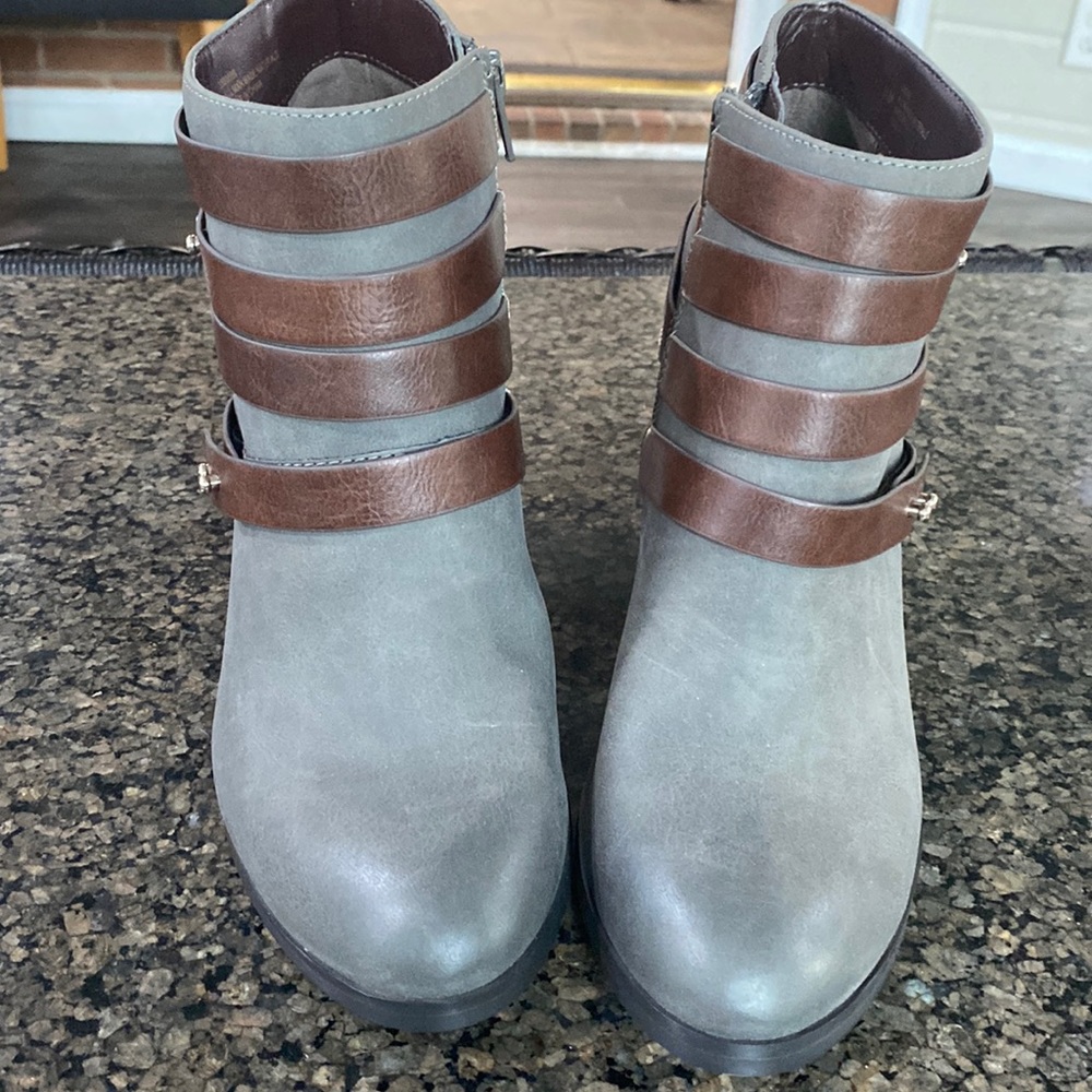 Studio Isola Darcie Grey/Coffee Strappy Ankle Heeled Booties Women’s Size 8.5